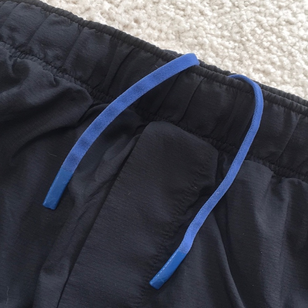 LULULEMON/BLACK-NYLON SHORTSwORANGE TRIM ZIP POCKET - Picture 4 of 6